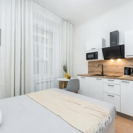 Rentero With Ac Near Charles Square Praha