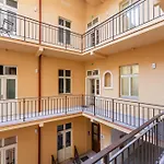 Rentero Near Charles Square דירה *